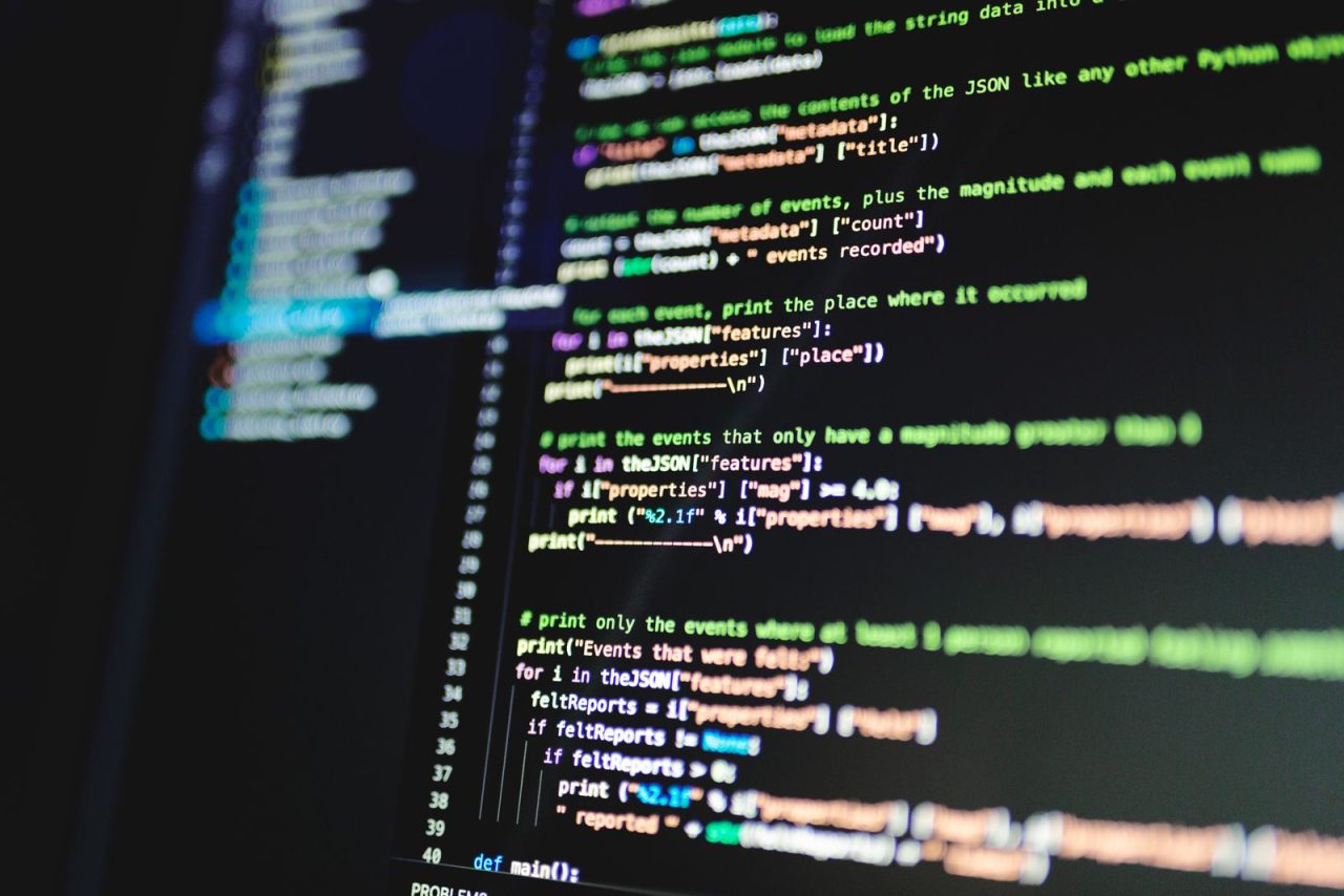 屏幕上的 Python 代码(示意图)